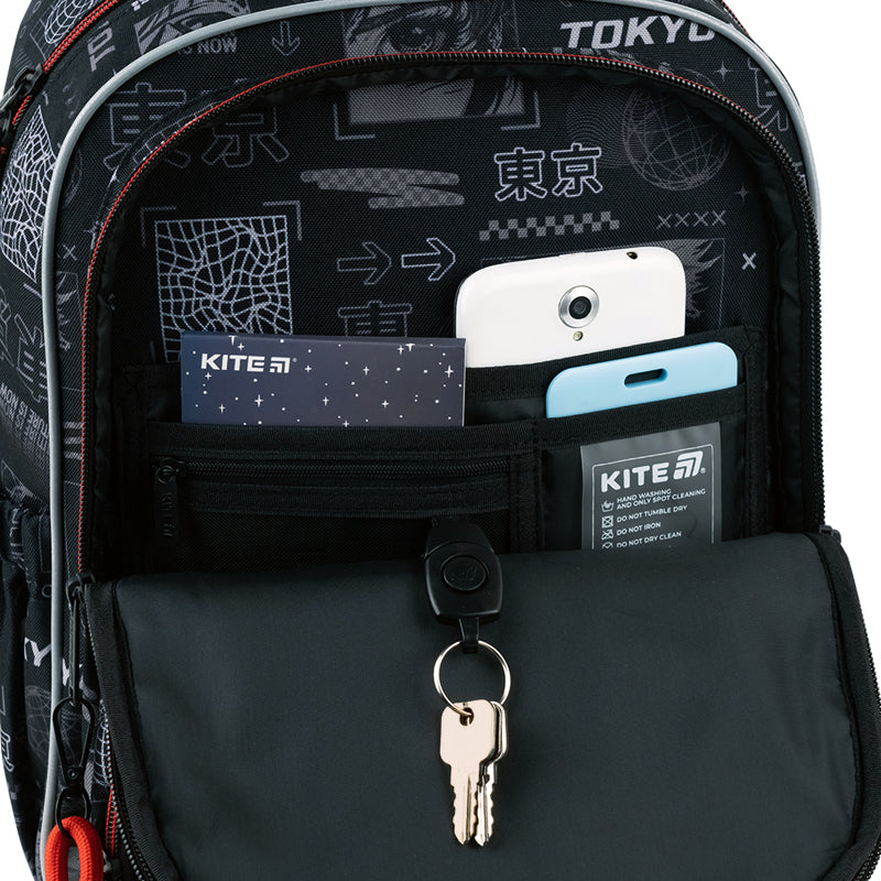 Wnętrze plecaka Kite z organizerem i kieszenią na telefon