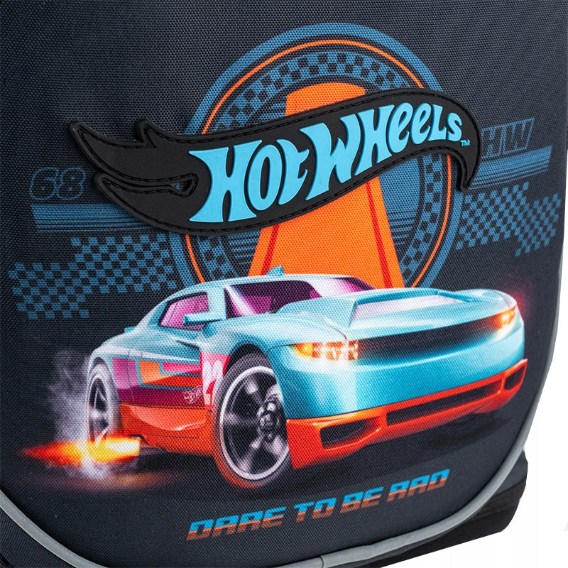 nadruk Hot Wheels na przednim panelu plecaka