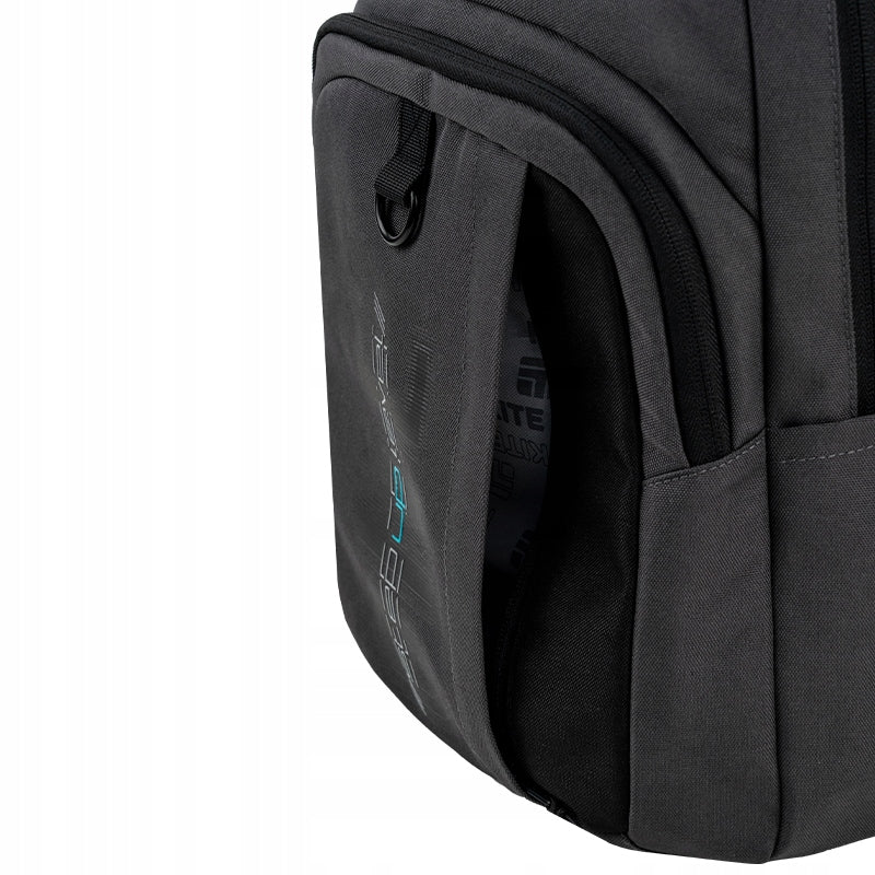 przednia kieszeń plecaka pokazana z bliska