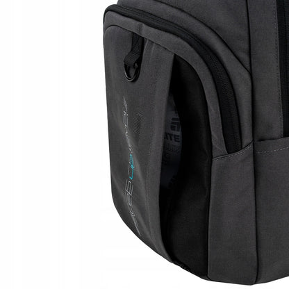 przednia kieszeń plecaka pokazana z bliska