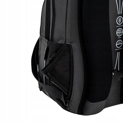 ukryta kieszeń na portfel umieszczona na plecach plecaka