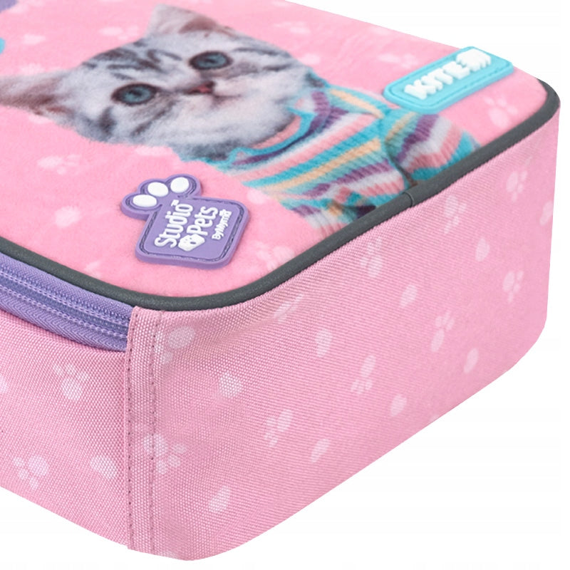 Wytrzymałe dno małego plecaka Kite zapewniające stabilność produktu.