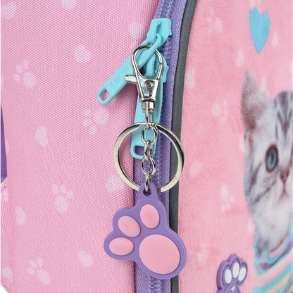 Gumowy brelok-zawieszka w kształcie łapki z metalowym karabińczykiem.