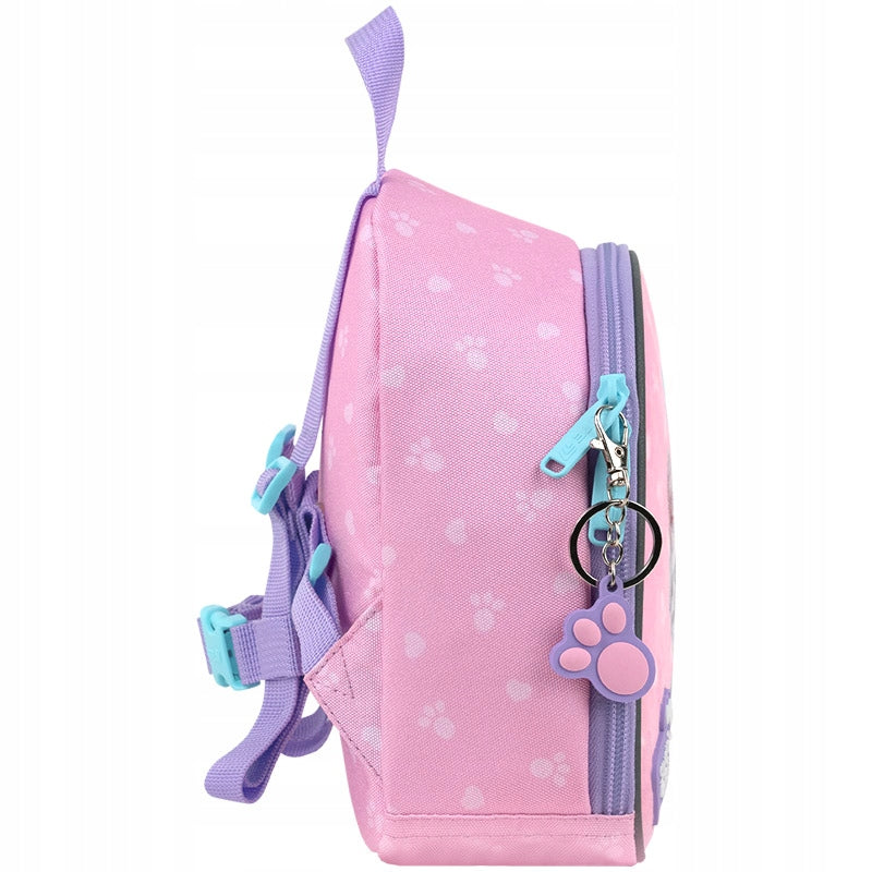 Solidny zamek błyskawiczny z pullerem wygodnym dla małych rączek.