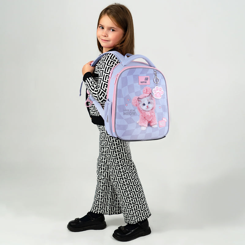 Tornister szkolny Studio Pets Kite – widok plecaka na dziecku