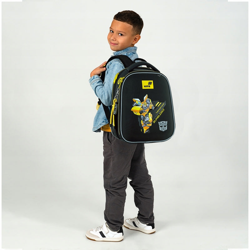 Tornister szkolny Transformers Kite – widok na dziecku, ergonomiczne dopasowanie