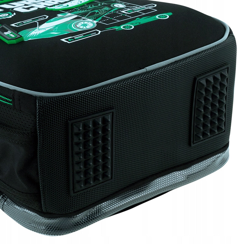 Tornister szkolny dla chłopców – usztywnione dno z nóżkami ochronnymi