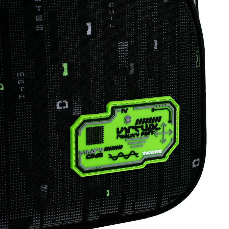 Tornister szkolny ortopedyczny – dekoracyjne naszywki i zawieszki