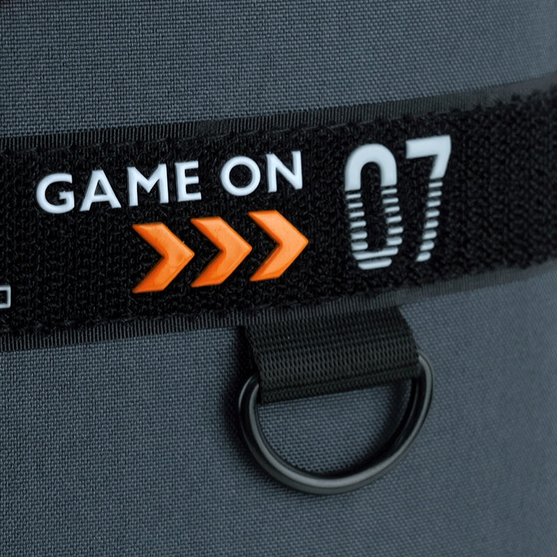 Detal sportowej grafiki na tornistrze szkolnym Kit