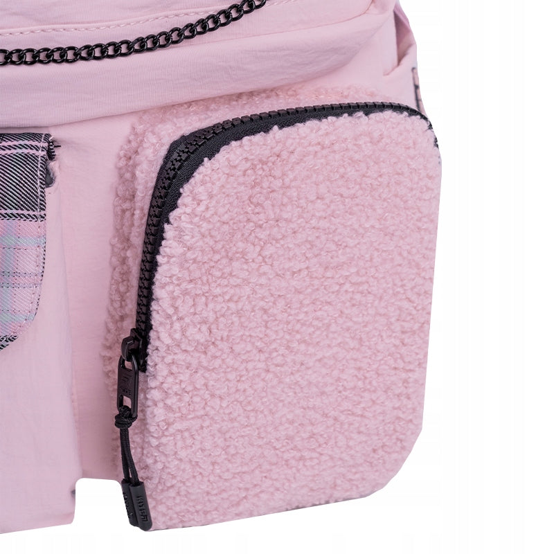 pluszowa kieszeń frontowa w plecaku młodzieżowym Kite