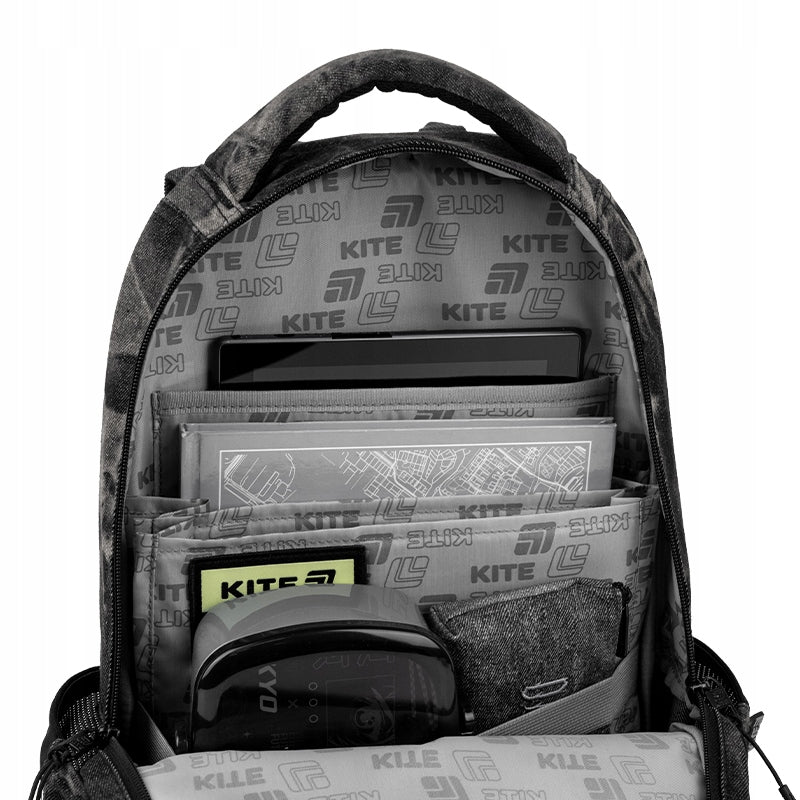 główna komora plecaka na książki i zeszyty A4