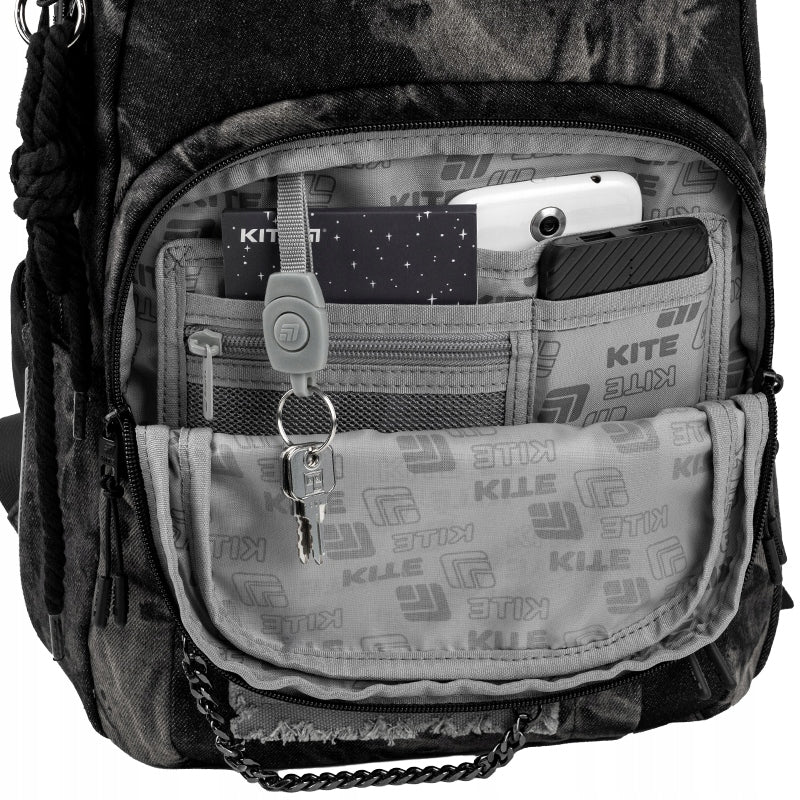 przednia kieszeń z brelokiem na karabińczyku