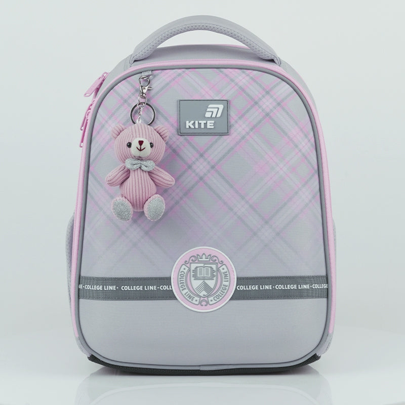Tornister szkolny ortopedyczny Kite College Line dla dziewczynki z brelokiem misiem