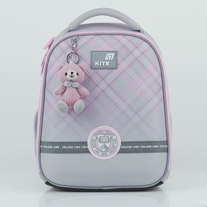 Tornister szkolny ortopedyczny Kite College Line dla dziewczynki z brelokiem misiem
