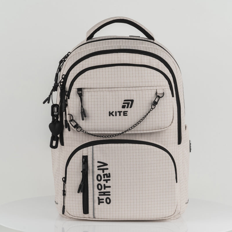 Batoh školní béžový vícekomorový Kite Prime s řetízkem a přívěskem béžový