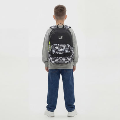 Lekki plecak szkolny ortopedyczny dla chłopców czarny z brelokiem Kite Anime Boy
